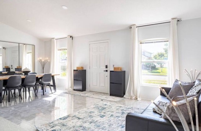Luxury 3BR King/Queen Free Parking Near Disney