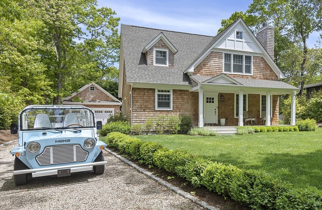 Luxury 4-bedroom in East Hampton [w/private beach]