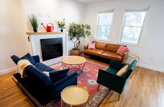 Luxury 4 Bedroom Modern Townhouse Close to Harvard w/ Parking