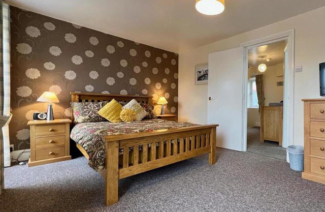 Luxury 4 Bedroom Seaside Apartment - Glan Y Werydd House