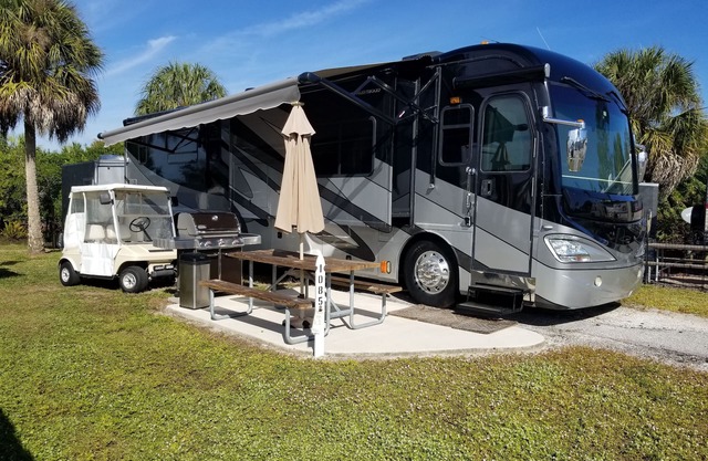 RV Resort Experience - Carrito de golf - traiga Kayak muchas comodidades, otras no tienen