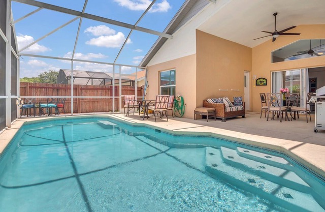 Luxury 4BR Home - Pool, Games, BBQ - Near Disney!
