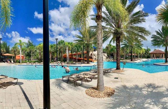 Luxury 5Bd w/ Jacuzzi & Pool Near Disney @ 5528