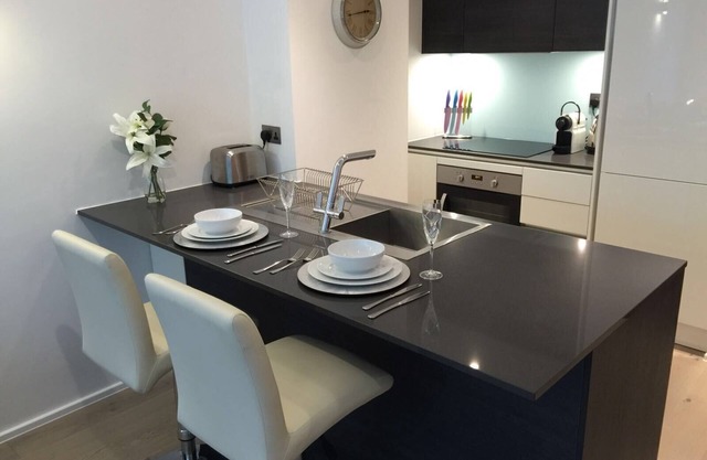 * * APARTAMENTO DE LUJO APARCAMIENTO PRIVADO DE HEATHROW con LONDON-