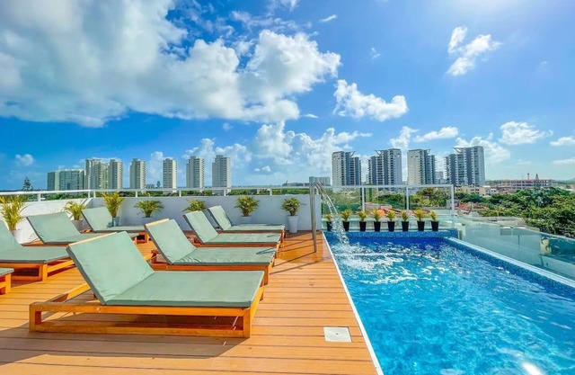 Luxury Apartments Pool & Jacuzzi