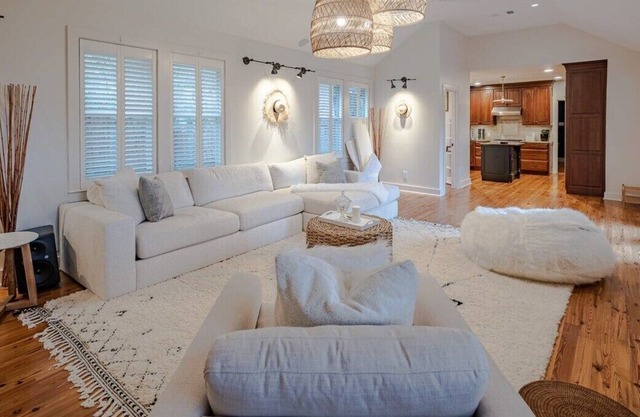 Luxury Apt by Zilker - Pro Kitchen, W/D, Parking