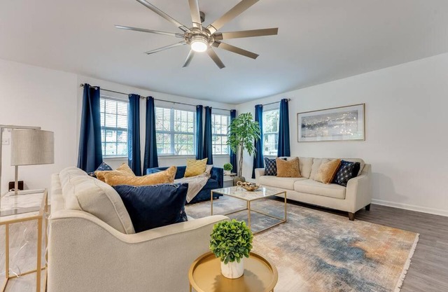 Luxury Atlanta Home - Self Check-in Pet Friendly Free Parking