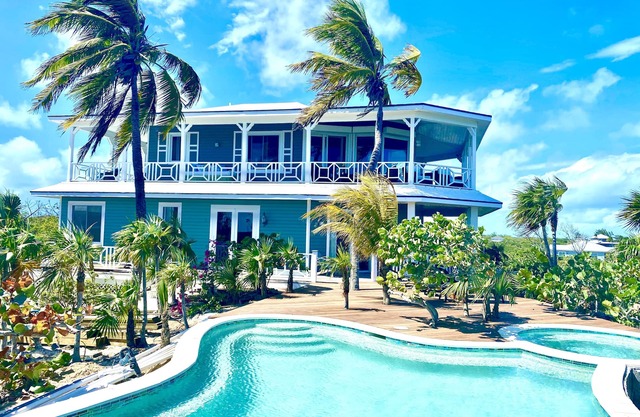 Exclusiva finca privada de lujo frente al mar, a pocos pasos de la arena más 4 kayaks