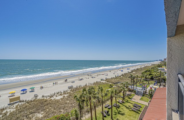 Luxury Beachfront Condo w/ resort amenities, newly remodeled, direct ocean views