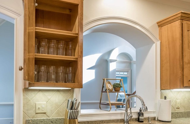 LUXURY Bedding~8 Beds~Fully Stocked Kitchen~Spacious Secluded Estate ~ Sleeps 13