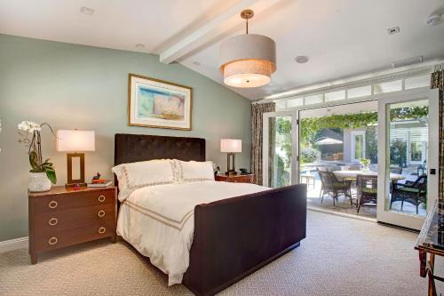 Luxury Beverly Hills Suite