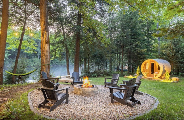 Luxury Cabin, Sauna, River Cold Plunge,IGLOOS,EV,Wifi,Instapics! In Muskoka,ON