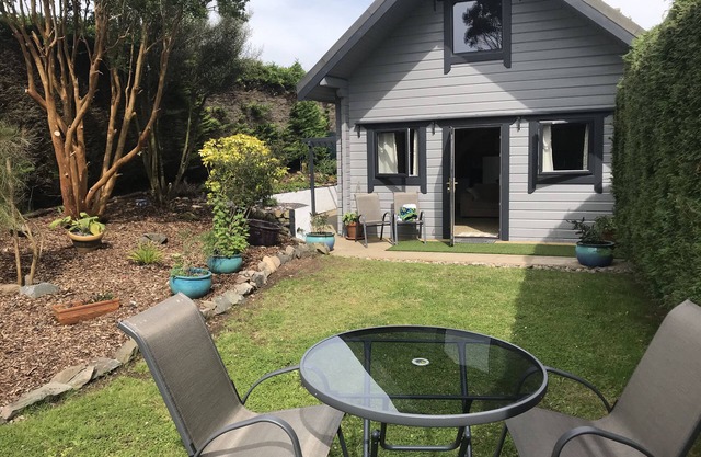 Cabaña privada de lujo con jacuzzi al aire libre con vistas al mar en Strangford Lough