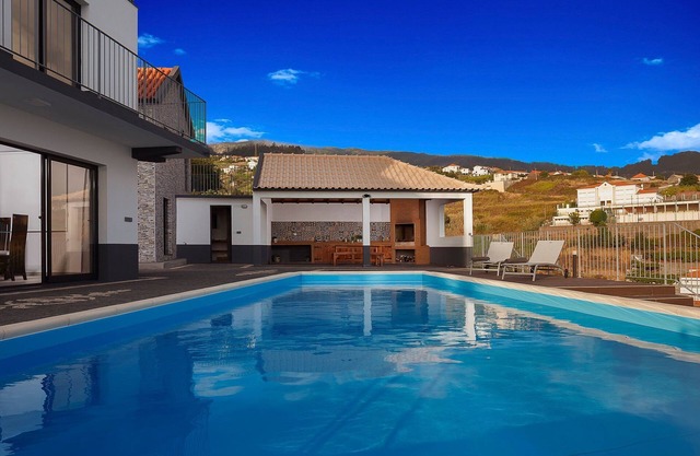 Villa de lujo en Calheta | Casa da Rosalina | 5 Dormitorios | Impresionantes vistas al mar | Mesa de