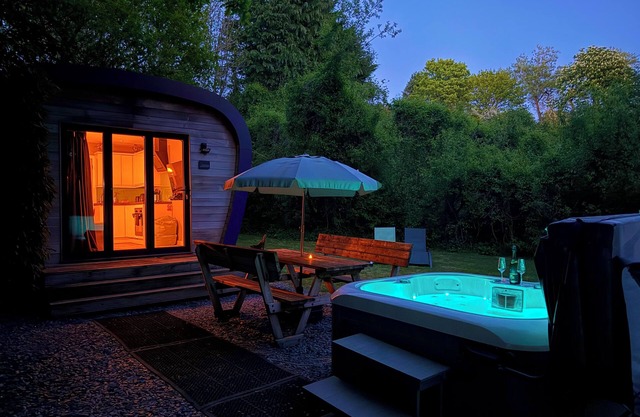 Camping de lujo Pod con jacuzzi privado y jardín en Devon