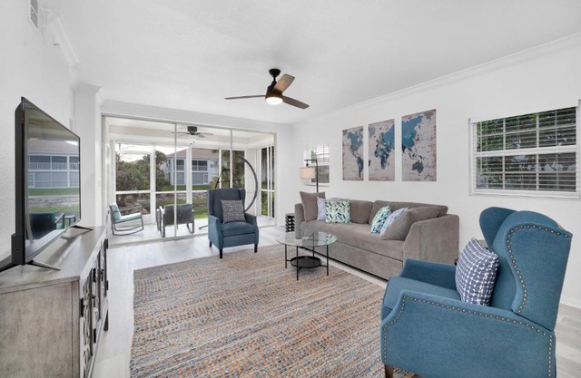 Luxury Condo, 90-day MINIMUM STAY -LESS DECLINED!, Gated, 4 mi Vanderbilt Beach