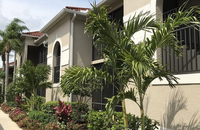Condominio de lujo, golf y estilo de vida de club de campo: ¡disfruta del sol y diviértete!