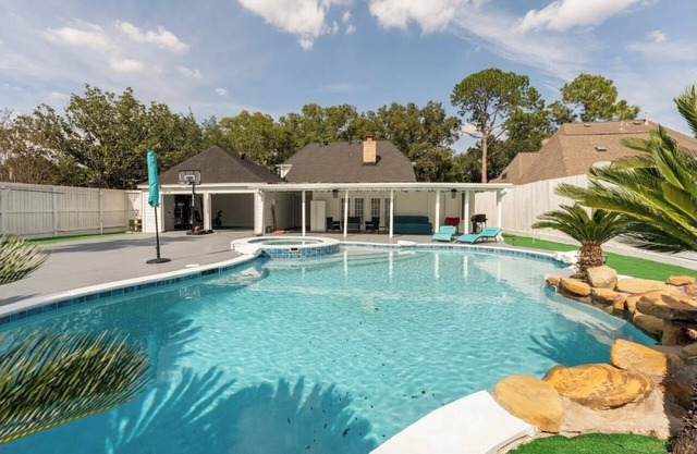 Luxury cozy house with pool