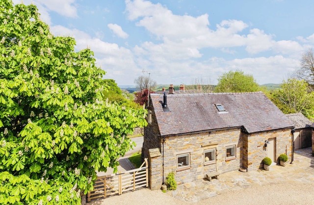 Casa de piedra independiente de lujo en el pueblo de Peak District con impresionantes vistas