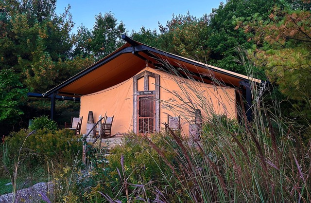 Red Feather Tent - El campamento de la tienda de Meadows en el refugio arbolado de 400 acres