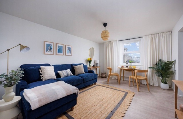 Luxury Ground Floor 2 bed Apartment