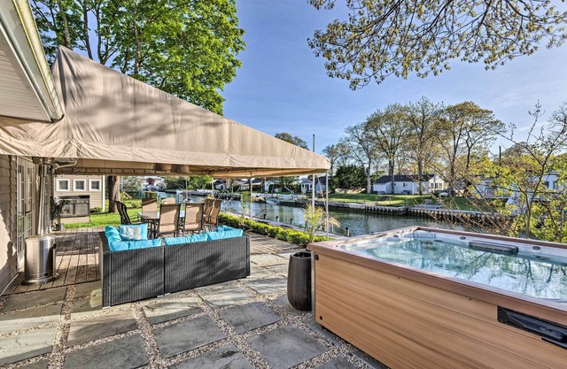 ¡NUEVO! Casa de lujo de Hamptons en Canal w / Dock & Kayaks