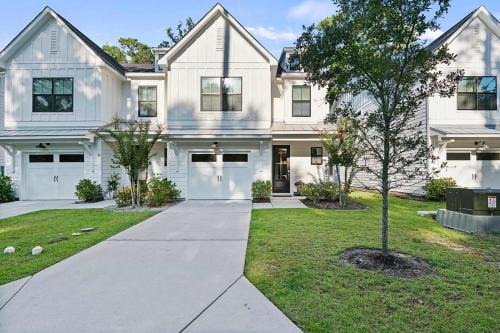 Luxury Hilton Head Villa Getaway 4BR 3 Full BA 1 Half BA Beach Essentials Included
