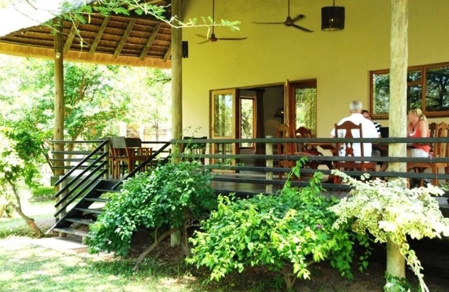 HolidayHome lujo en finca cerrada cerca de Kruger Park y Golf