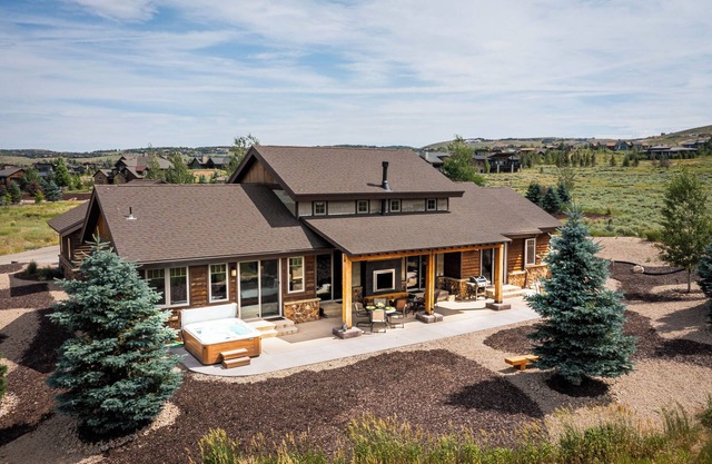Luxury Home w/ Private Hot Tub, Fitness Room + Sauna!