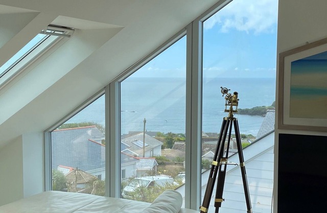 Luxury property near beach sleeps 8 - Stunning sea views - parking
