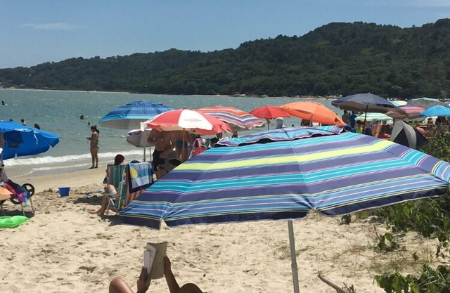 CASA DE LUJO CON PISCINA CLIMATIZADA con 16 personas, 4 suites, a 30 metros de la playa.