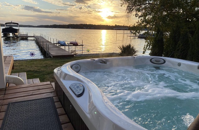 Luxury lake house on amazing Klinger Lake
