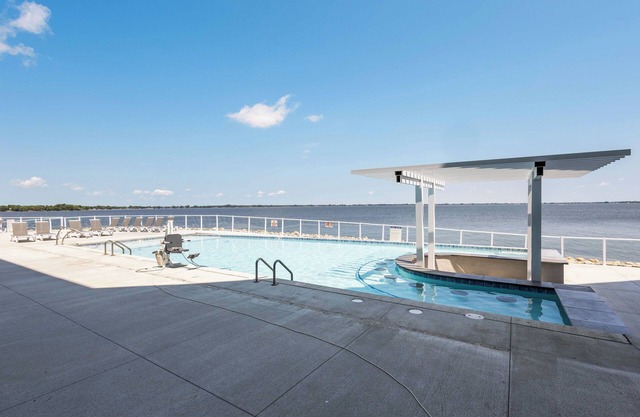 Luxury Lakefront Condo w/ Private Hot Tub & Sauna