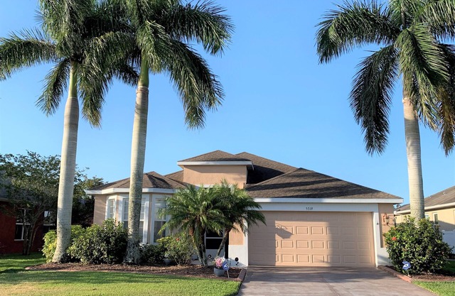 Lujo Lakeside Villa. Cerca de las playas, golf y Tiendas