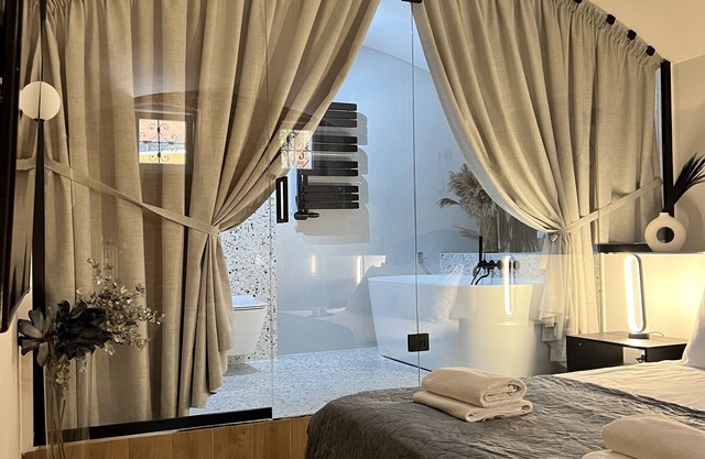 Luxury Leo Apartment Spa & Garden