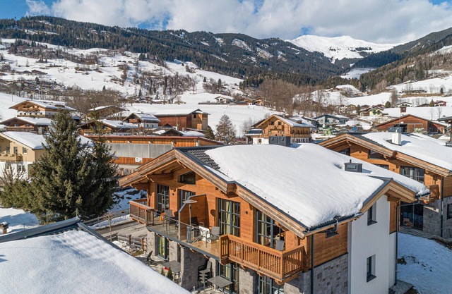Luxury lodge with sauna near Zell am See