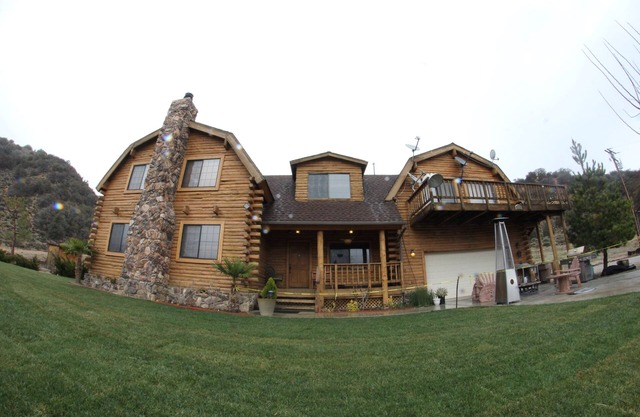 ¡Luxuey Log Home Resort en 22 acres, rodeado de sus propias montañas!