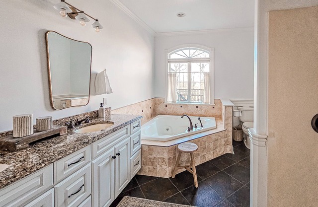 Luxury Mansion: Heated Pool + Hot Tub + Arcade Room