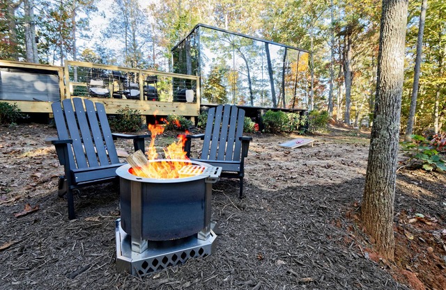 Luxury Mirror House - HOT TUB! Private 1-way glass, forest, Mirror House: Off-Grid Luxury, Hot tub,