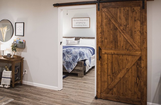 Luxury Modern Farmhouse Private Hiking & Creek area close to Asheville