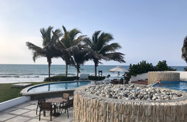 *** Condominio de lujo con vista al mar ***