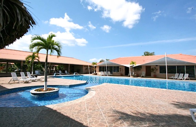 Espectacular piscina / área social / 10 casas privadas / cerca de playas / cerca de las principales comodidades