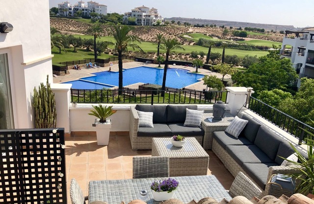 Penthouse de lujo con vista a la piscina y la calle 4
