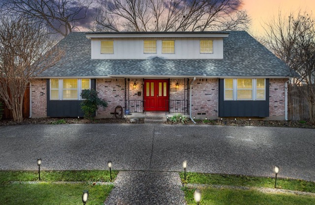 Luxury | Pool + Hot tub + Game Room | Sleeps 9!