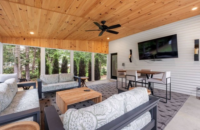 Luxury Retreat in the Mountains!