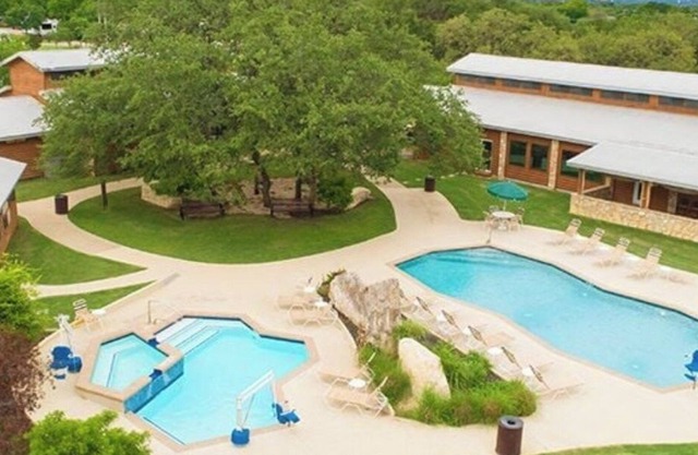 Luxury RV with amazing outdoor space at Sun Outdoors Resort - pet friendly!