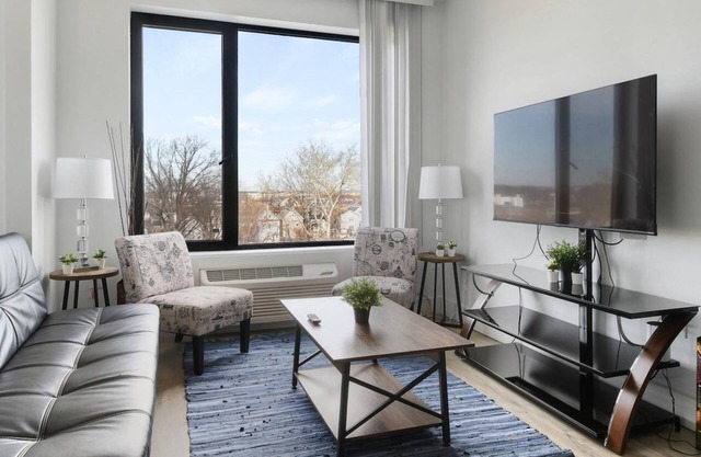 Luxury Studio 30 Mins to Manhattan Evonify