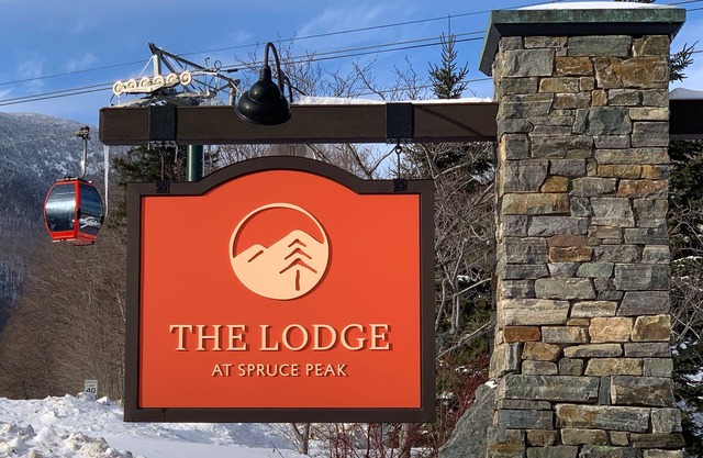 Estudio de lujo - The Lodge at Spruce Peak: nuestras tarifas más bajas incluyen una tarifa de $ 40 por resort