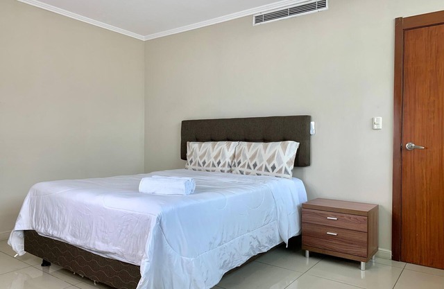 Suite de Lujo en piso 14 en Puerto Santa Ana, Guayaquil