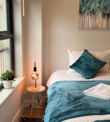 Luxury Super-King Bed Flat in Town Centre